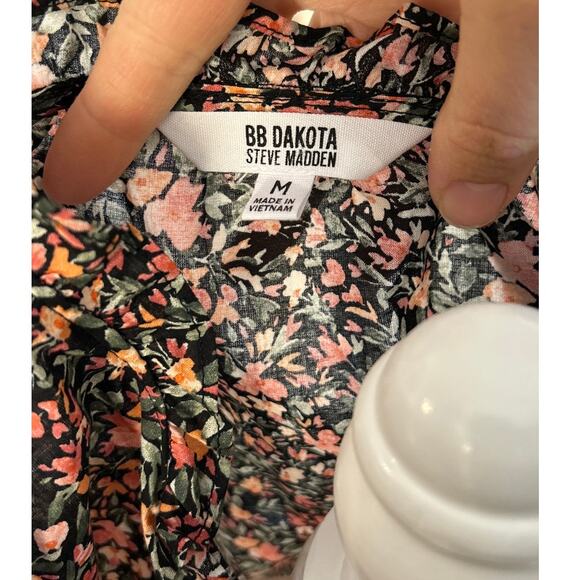 BB Dakota by Steve Madden Women's Size M Black Floral Ruffle Sleeve Blouse #0322 - Picture 7 of 13